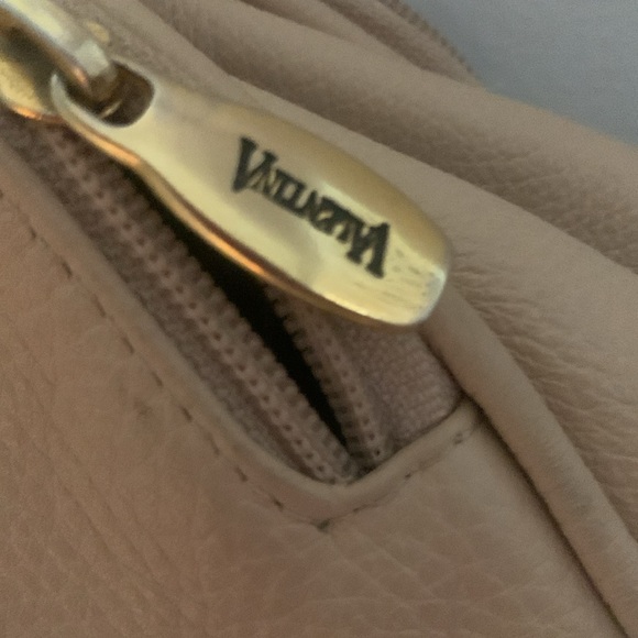 Valentina blush pink pebbled leather shoulder bag with gold hard wear - Picture 6 of 10